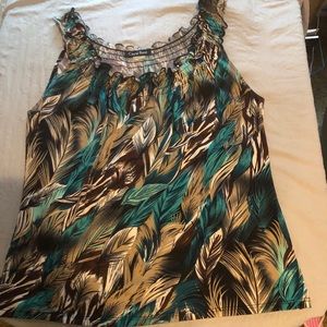 Leaf print sleeveless top